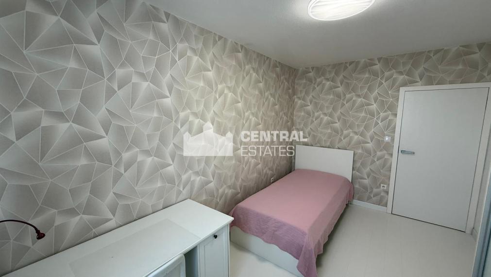 Air-conditioned 4-room apartment in a new building with parking for rent in Karlová Ves