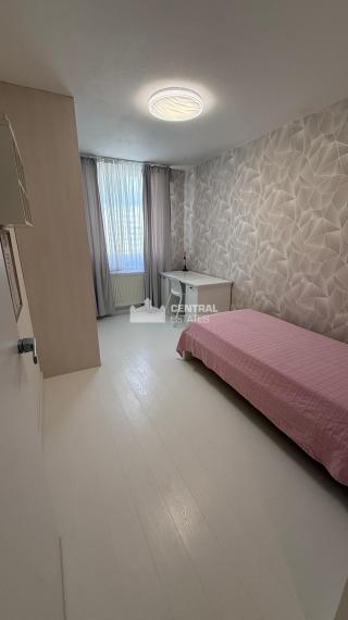 Air-conditioned 4-room apartment in a new building with parking for rent in Karlová Ves