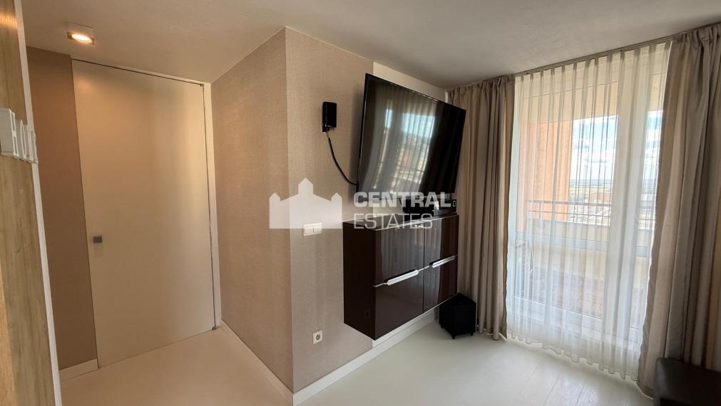 Air-conditioned 4-room apartment in a new building with parking for rent in Karlová Ves