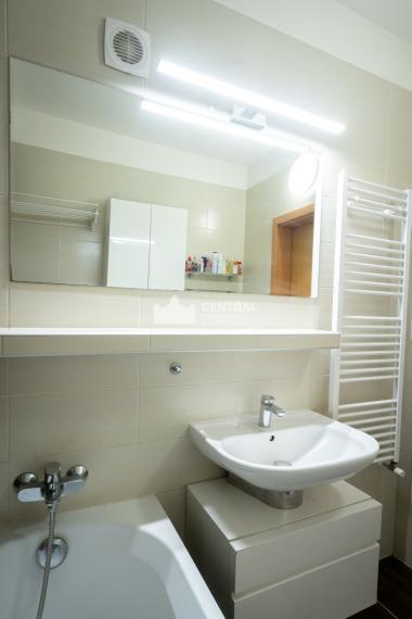 Priestranný 3- izbový byt s balkónom na predaj vo Vrakuni