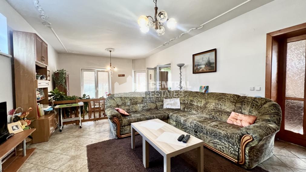 Dvojpodlažný 5- izbový rodinný dom so záhradou na predaj v Dobrohošti