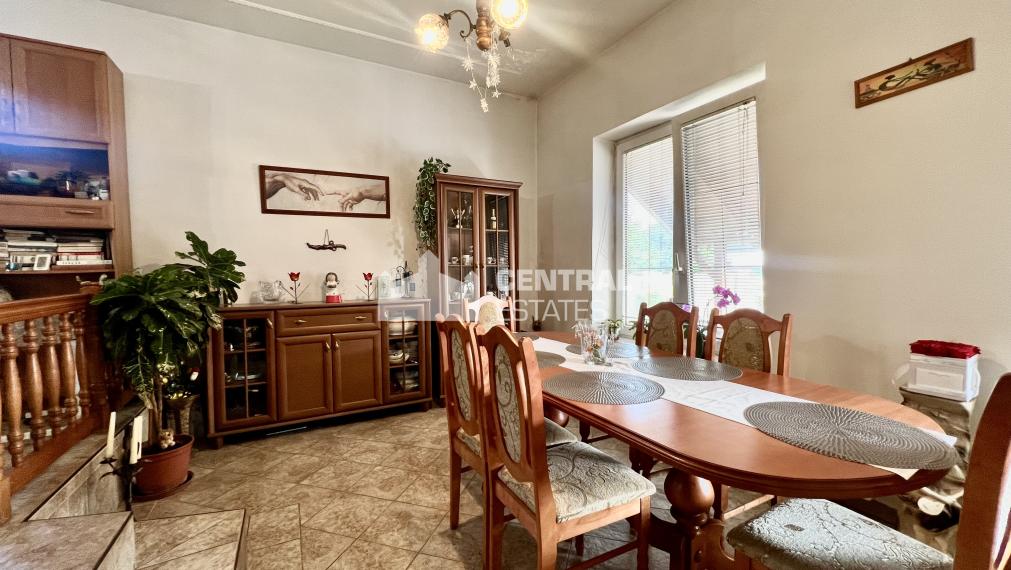 Dvojpodlažný 5- izbový rodinný dom so záhradou na predaj v Dobrohošti