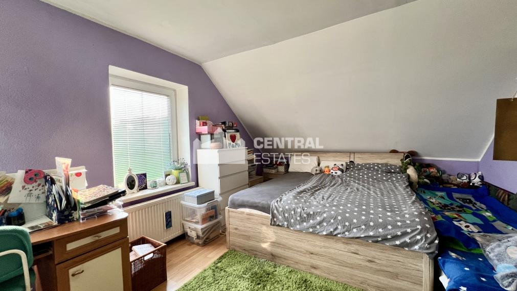 Dvojpodlažný 5- izbový rodinný dom so záhradou na predaj v Dobrohošti