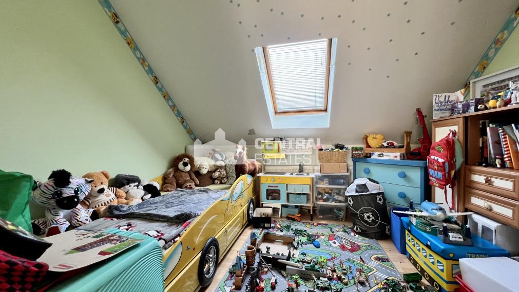 Dvojpodlažný 5- izbový rodinný dom so záhradou na predaj v Dobrohošti