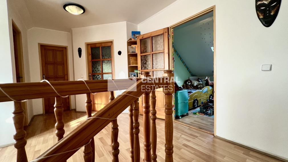 Dvojpodlažný 5- izbový rodinný dom so záhradou na predaj v Dobrohošti