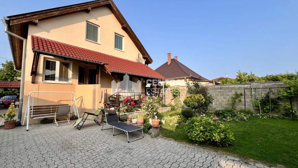 Dvojpodlažný 5- izbový rodinný dom so záhradou na predaj v Dobrohošti