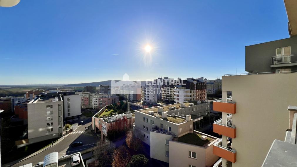 Klimatizovaný 4- izbový byt v novostavbe na prenájom v Karlovej Vsi