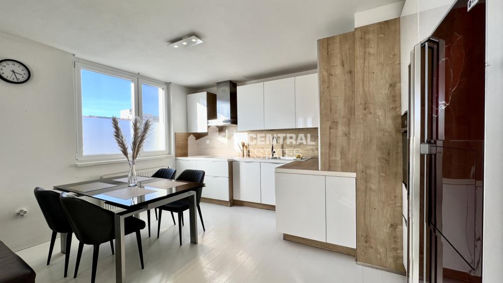 Klimatizovaný 4-izbový byt v novostavbe s parkovaním na prenájom v Karlovej Vsi