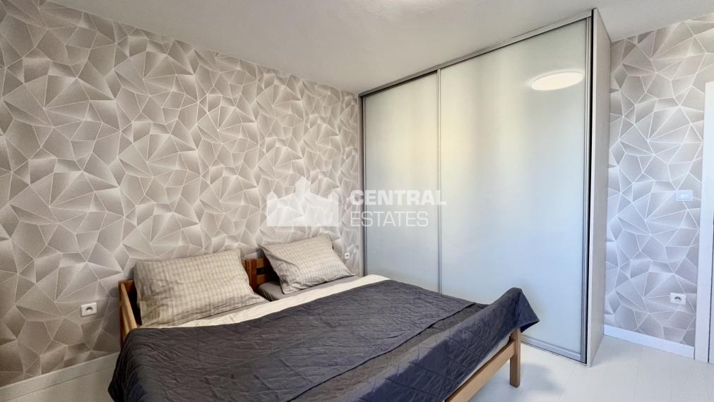 Klimatizovaný 4-izbový byt v novostavbe s parkovaním na prenájom v Karlovej Vsi