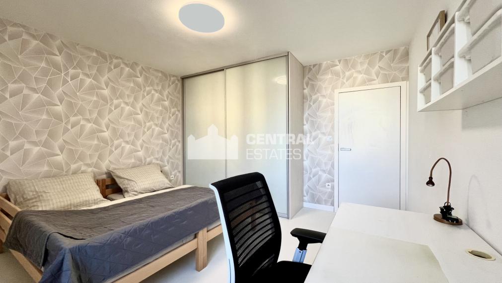 Klimatizovaný 4-izbový byt v novostavbe s parkovaním na prenájom v Karlovej Vsi