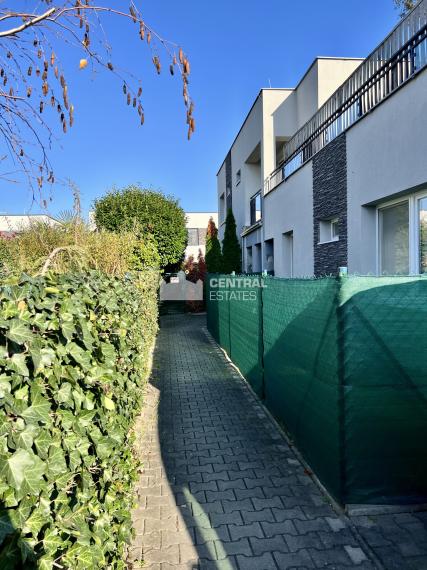 Moderný 3- izbový byt v novostavbe so záhradkou na predaj v Rovinke