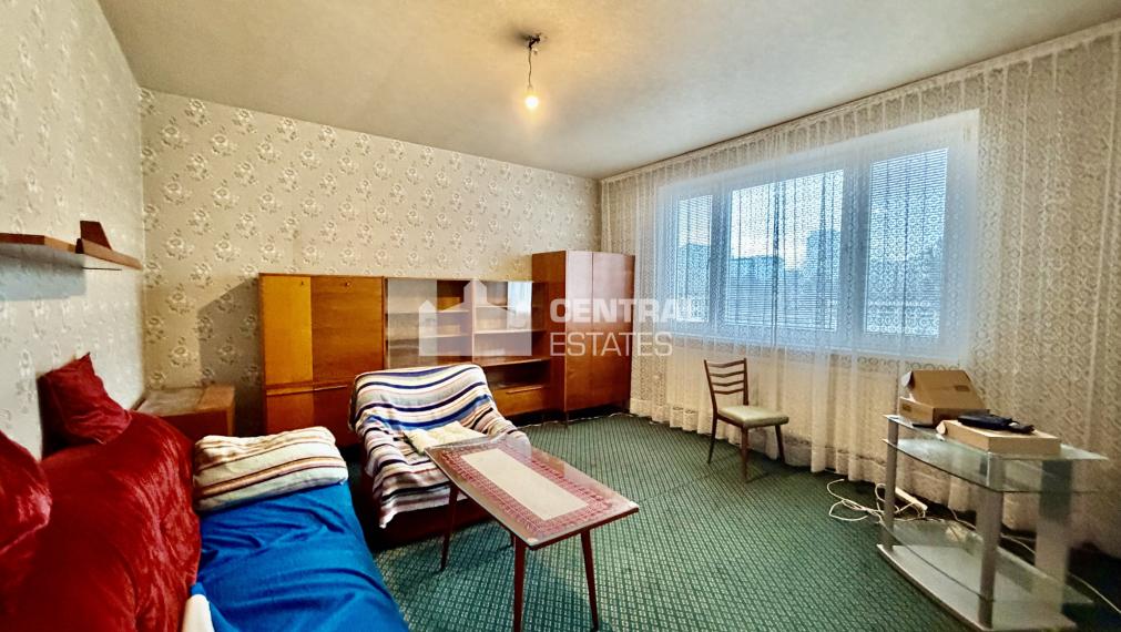 Spacious 3-room apartment with a loggia for rent in Ružinov