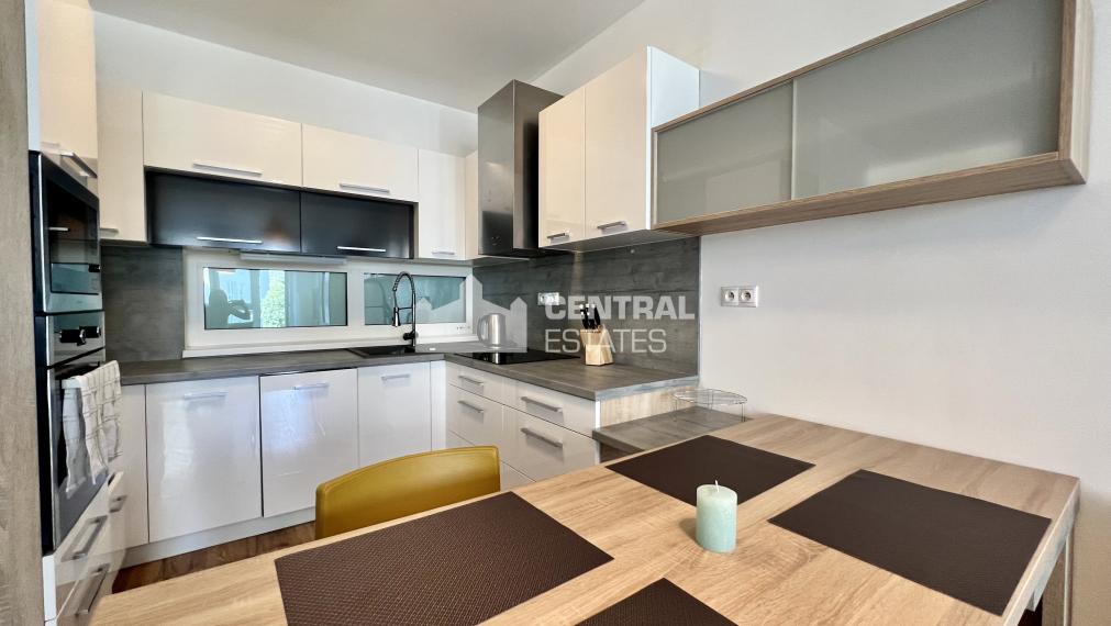 Moderný 2- izbový byt v novostavbe s balkónom a parkovaním na prenájom v Starom meste