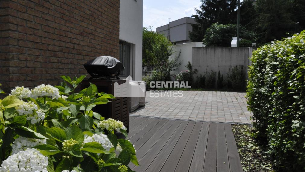 Luxusný 4- izbový byt v novostavbe s terasou na prenájom v Starom meste