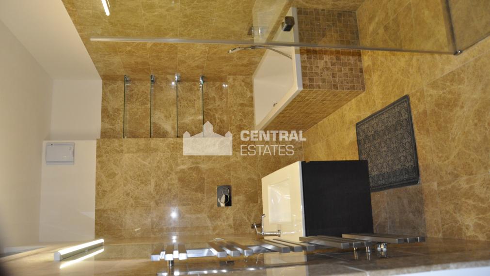 Luxusný 4- izbový byt v novostavbe s terasou na prenájom v Starom meste