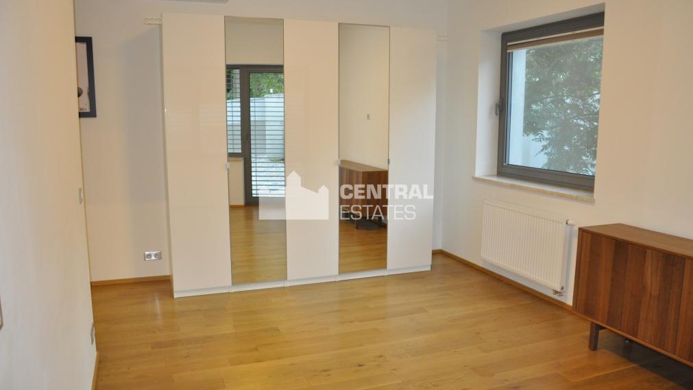 Luxusný 4- izbový byt v novostavbe s terasou na prenájom v Starom meste