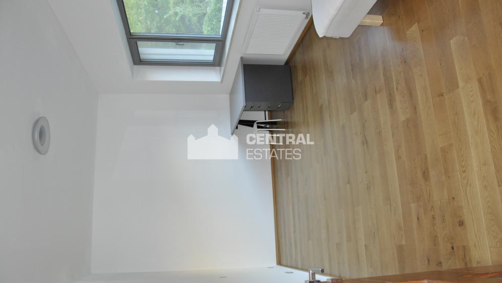 Luxusný 4- izbový byt v novostavbe s terasou na prenájom v Starom meste