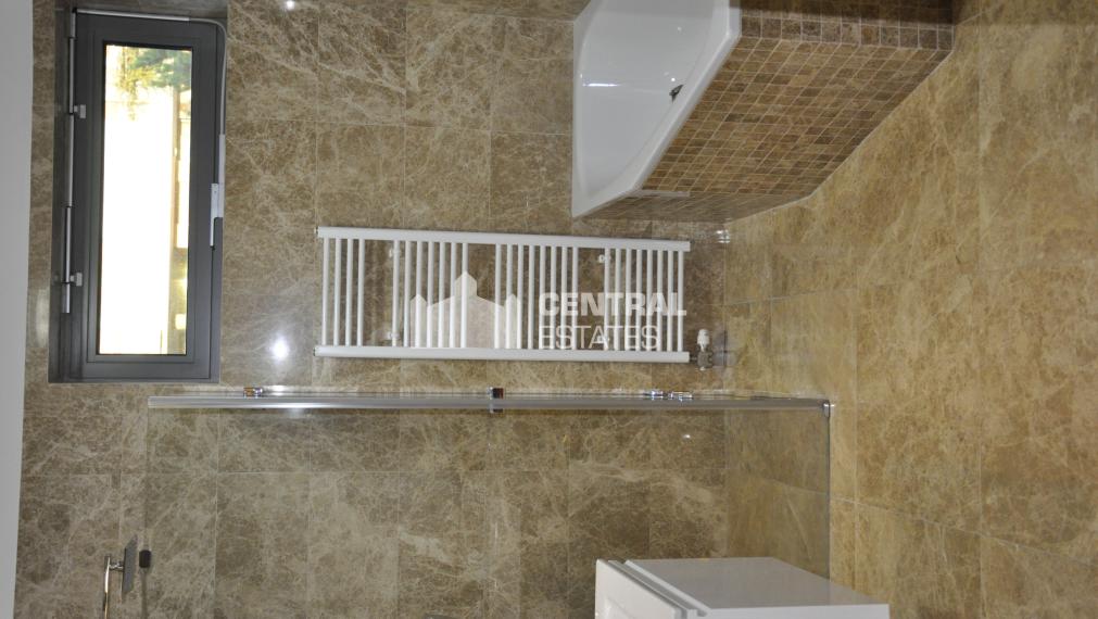 Luxusný 4- izbový byt v novostavbe s terasou na prenájom v Starom meste