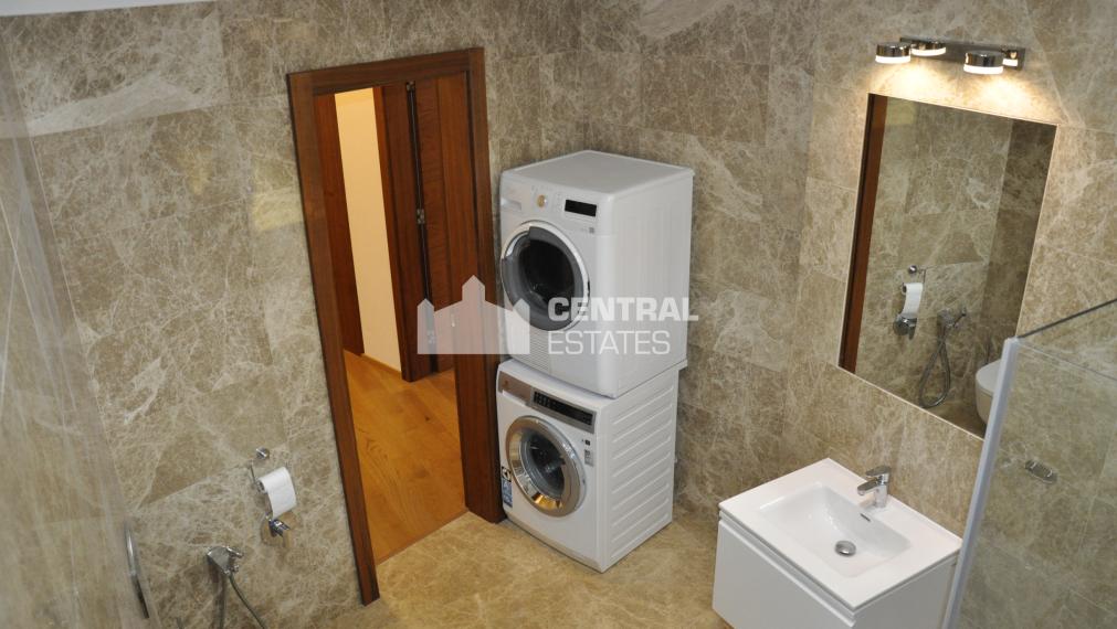 Luxusný 4- izbový byt v novostavbe s terasou na prenájom v Starom meste