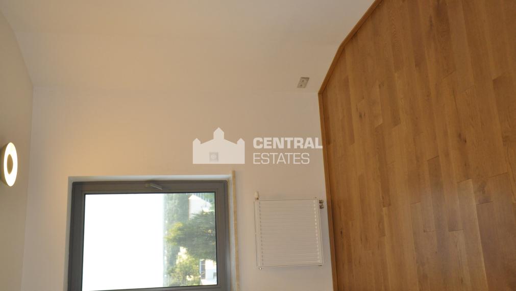 Luxusný 4- izbový byt v novostavbe s terasou na prenájom v Starom meste