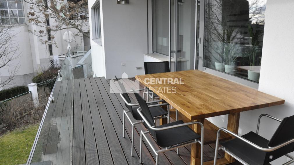 Luxusný 4- izbový byt v novostavbe s terasou na prenájom v Starom meste