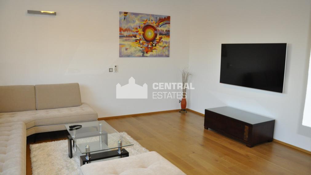 Luxusný 4- izbový byt v novostavbe s terasou na prenájom v Starom meste