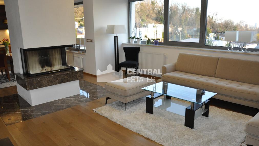 Luxusný 4- izbový byt v novostavbe s terasou na prenájom v Starom meste