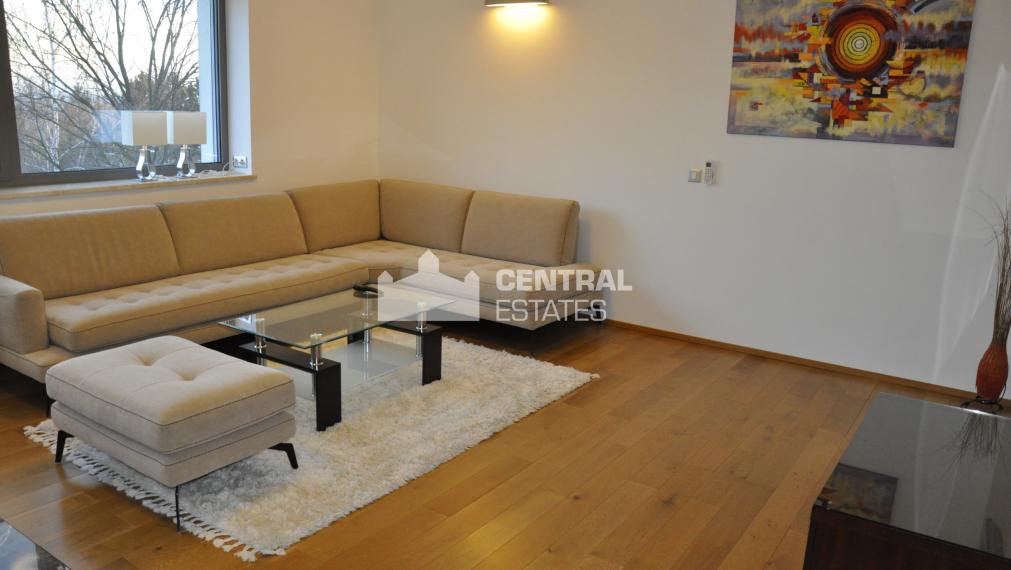 Luxusný 4- izbový byt v novostavbe s terasou na prenájom v Starom meste