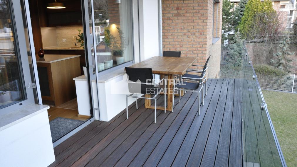 Luxusný 4- izbový byt v novostavbe s terasou na prenájom v Starom meste