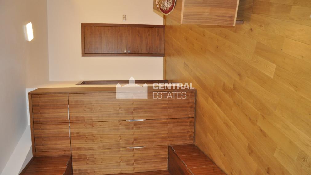 Luxusný 4- izbový byt v novostavbe s terasou na prenájom v Starom meste