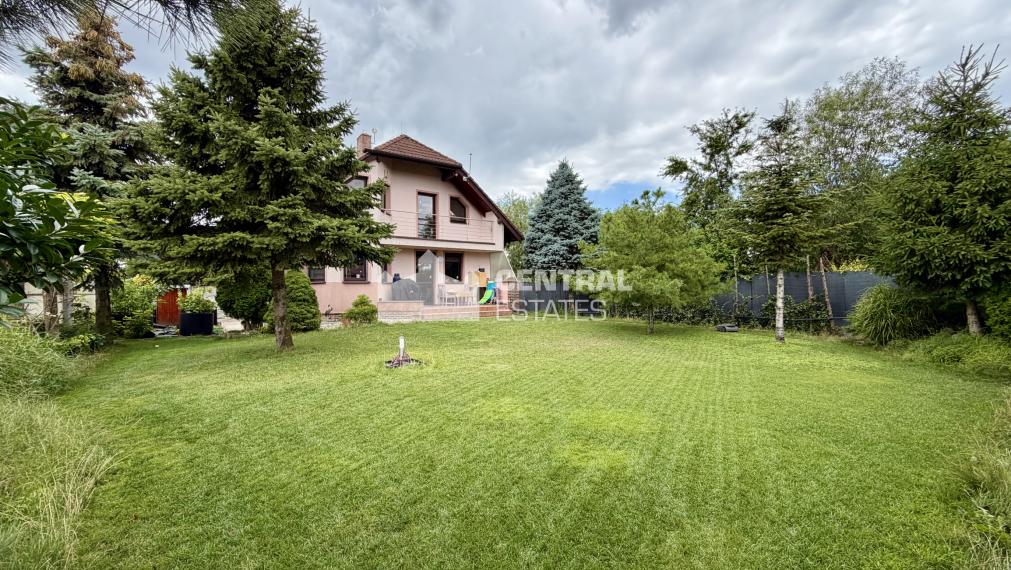 6-izbový rodinný dom s garážou, dielňou, saunou a krásnou záhradou | na predaj Nové Košariská
