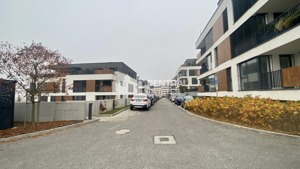 4- izbový byt/ novostavba/ lodžia/ prenájom Nové mesto