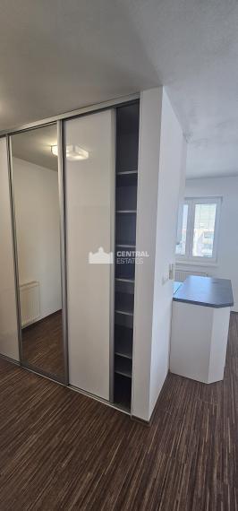 Slnečný 4i byt 92m2, 2x balkón, 2x parkovanie, prenájom