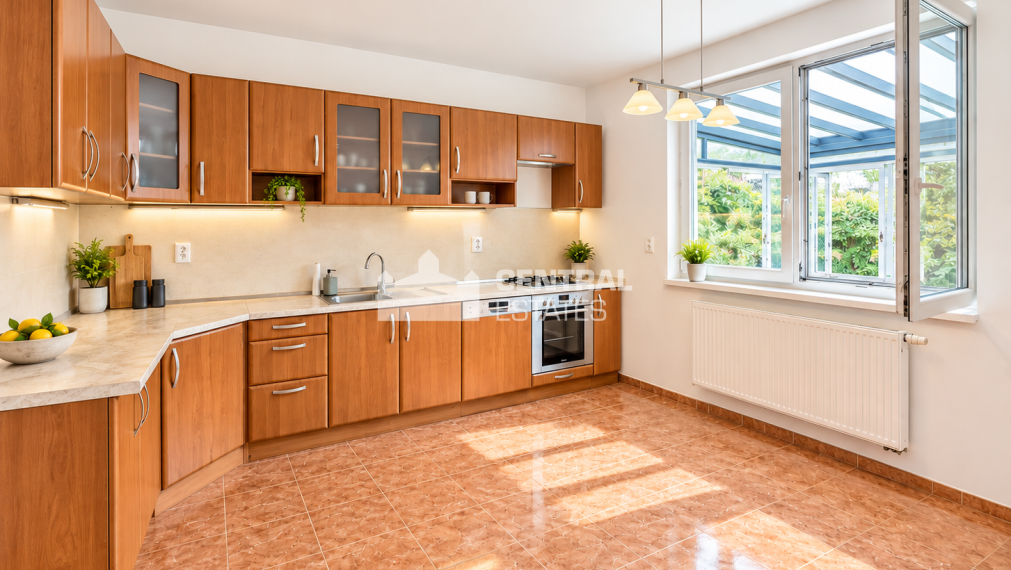 5-room family house with a winter garden and parking for sale in Dunajská Lužná