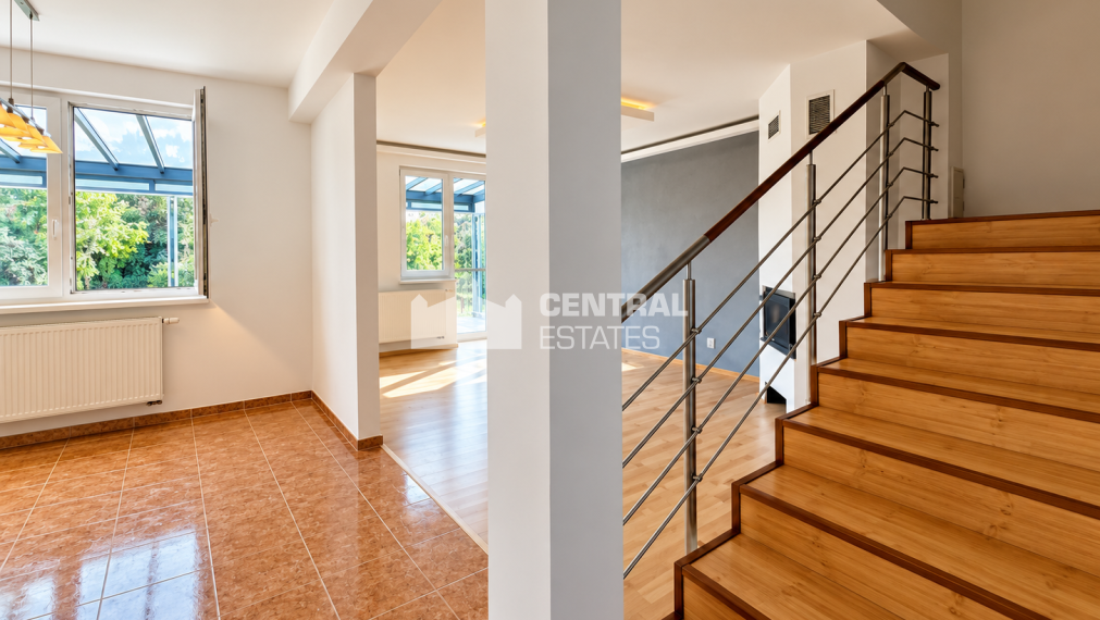 5-room family house with a winter garden and parking for sale in Dunajská Lužná