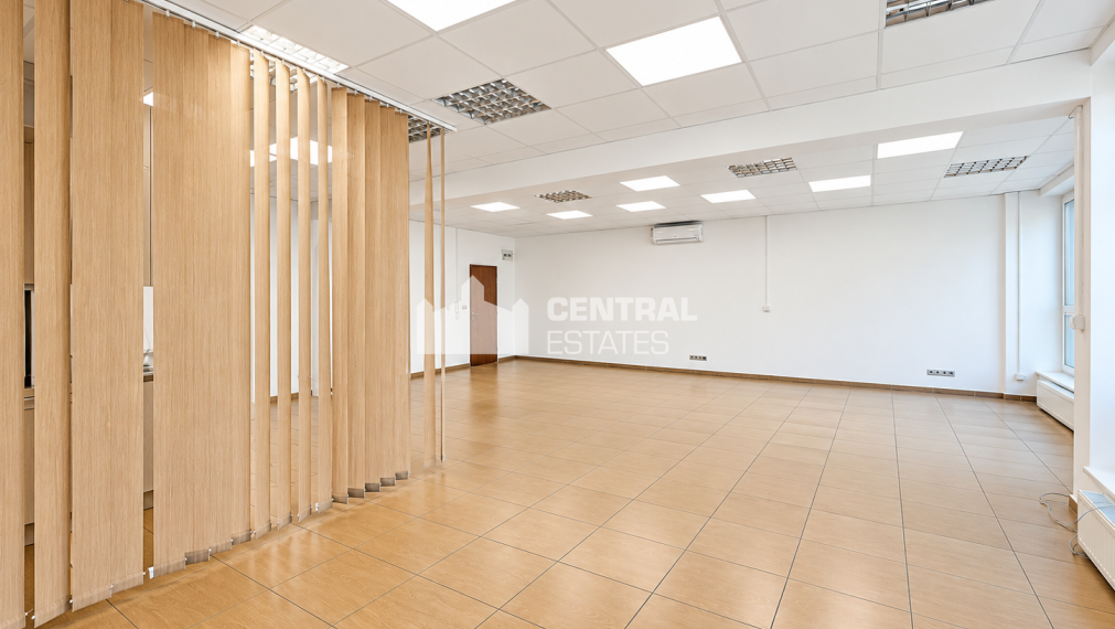 administratívno-obchodný priestor 70m2/ na prenájom v Senci