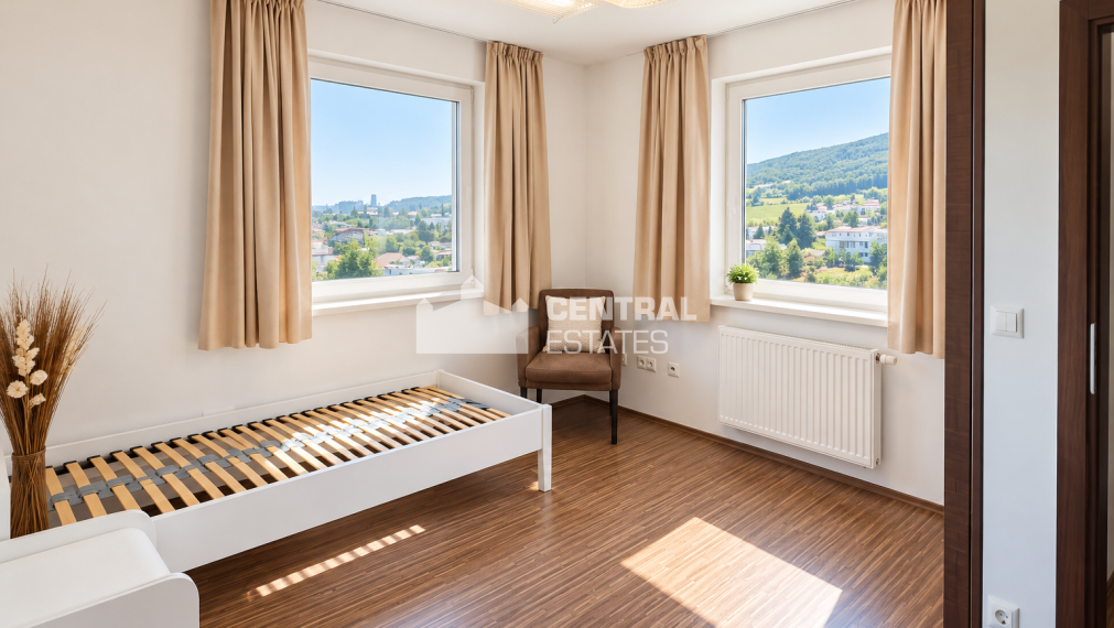 4i byt 92m2, 2x balkón, 2x parkovanie, prenájom Nové mesto