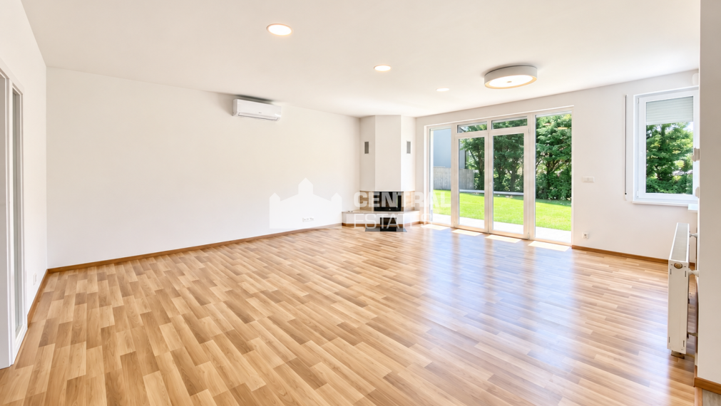 6-izbový rodinný dom, úžitková plocha 265 m2/ záhrada 600m2
