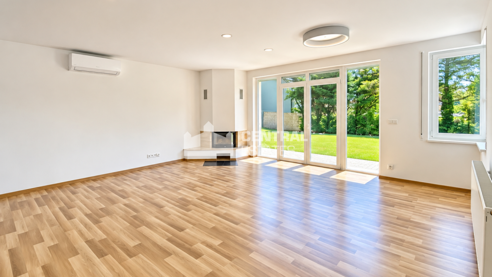 6-izbový rodinný dom, úžitková plocha 265 m2/ záhrada 600m2