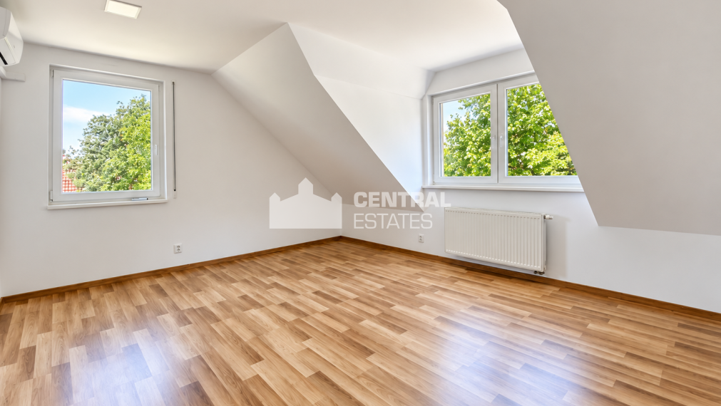 6-izbový rodinný dom, úžitková plocha 265 m2/ záhrada 600m2