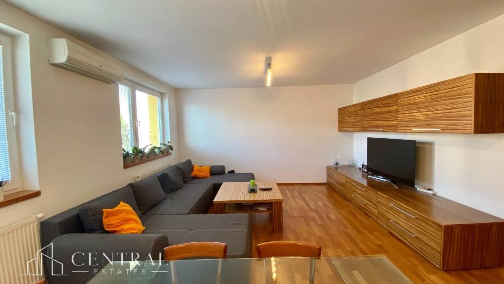Veľkometrážny klimatizovaný 3i byt s balkónom na prenájom v Petržalke