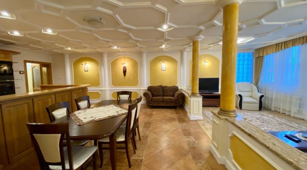 Luxusný 4i byt pod hradom s balkónom parkovaním na prenájom v Starom meste