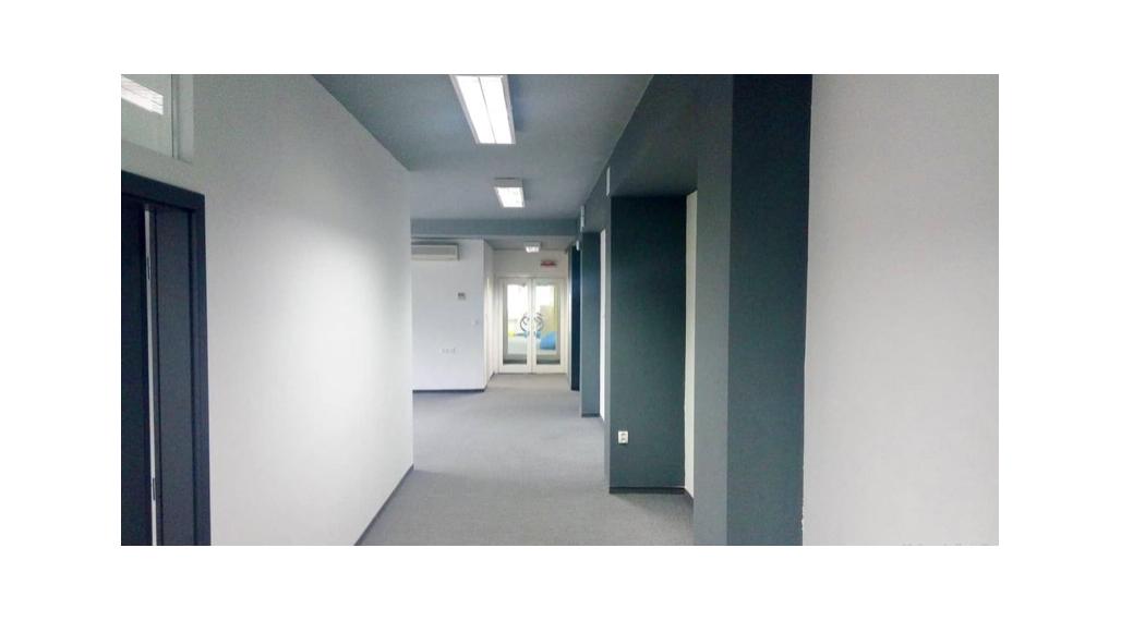 Reprezentatívny klimatizovaný kancelársky priestor s parkovaním na prenájom v Ružinove