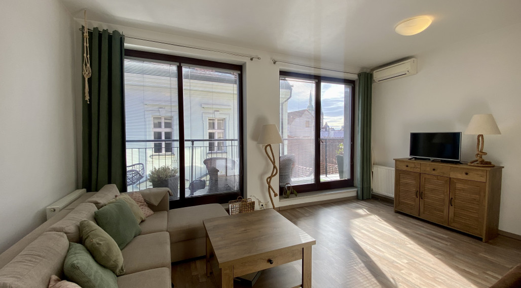 Krásny klimatizovaný 2i byt v novostavbe s terasou na prenájom v Starom meste