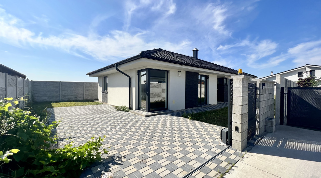Novostavba 4- izbový bungalov so záhradou na predaj v Lehniciach PREDANÝ