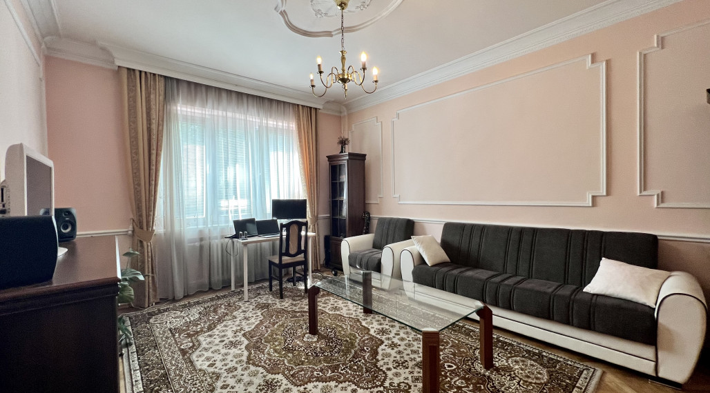 Elegant 1-bedroom apartment with a balcony for sale in the Old Town
