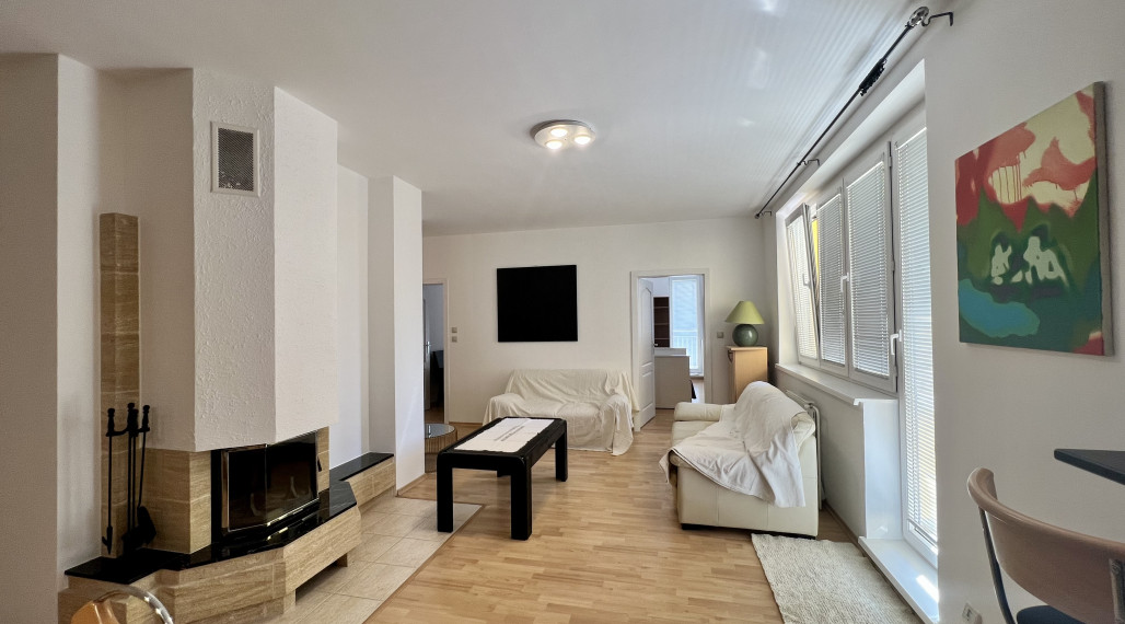 Priestranný 3- izbový byt s balkónom a parkovaním na prenájom v Starom meste