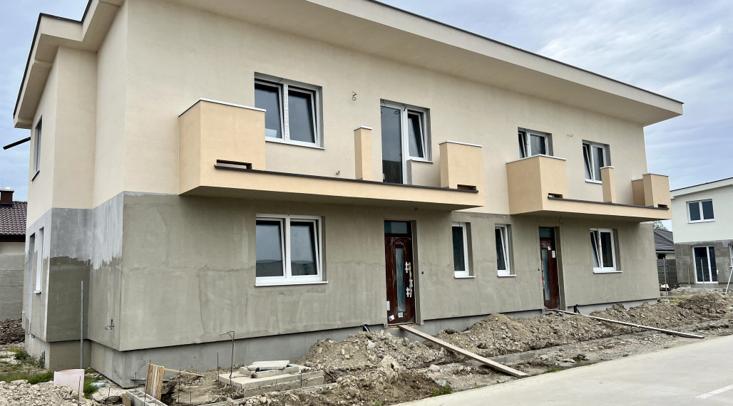 2- poschodová novostavba 4- izbového dvojdomu s parkovaním na predaj v Rovinke