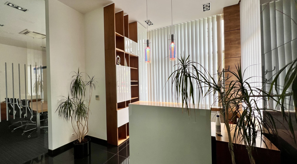 Elegantné klimatizované kancelárske priestory s parkovaním na prenájom v Karlovej Vsi