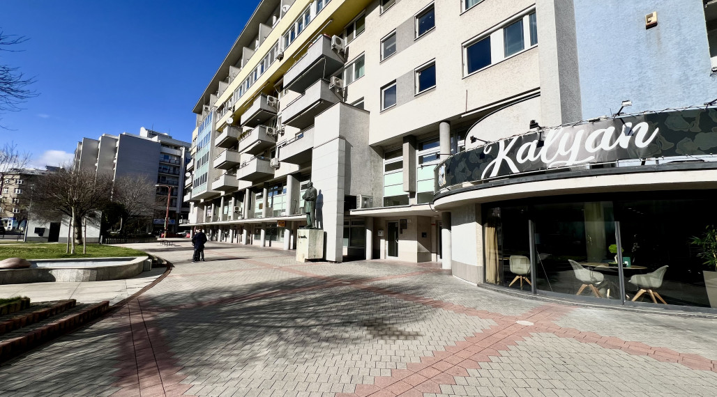 Administratívne priestory s vlastným vchodom, terasou a parkovaním na predaj v Starom meste